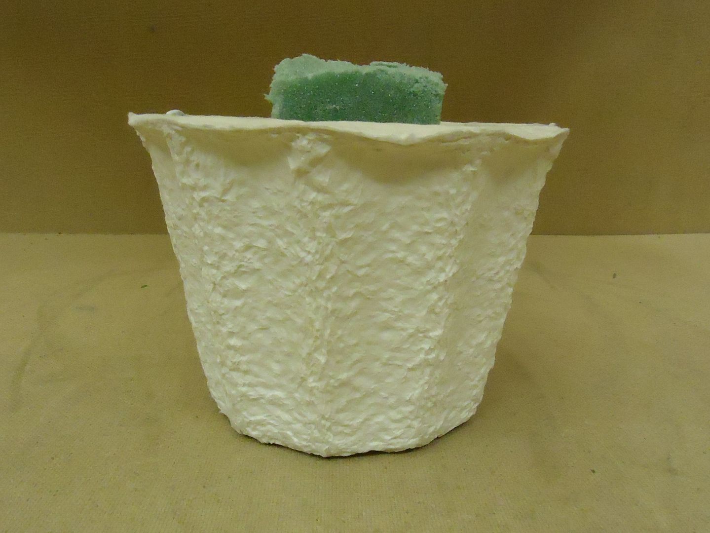 Standard Flower Pot With Foam 10in D x 7in H White/Green Cardboard eBay
